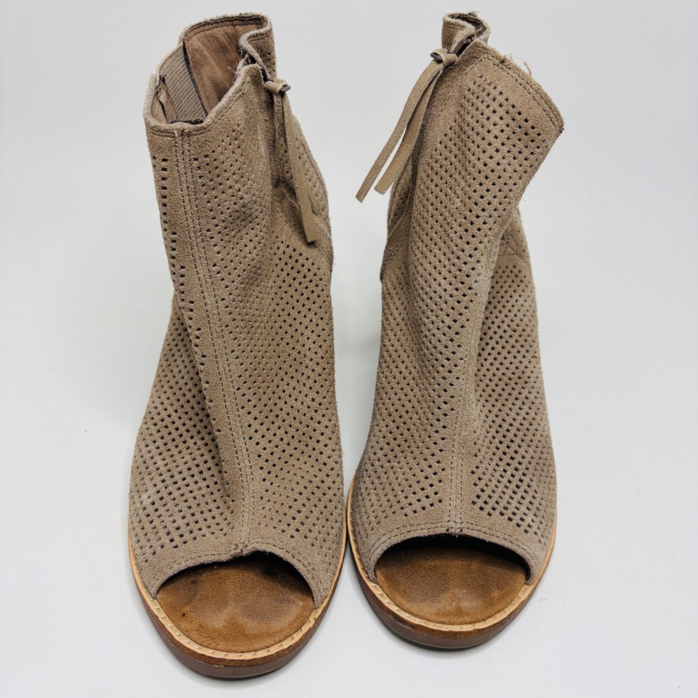 TOMS Womens 8 Taupe Perforated Suede Peep Toe Ankle Booties Tan WedgeBrown
